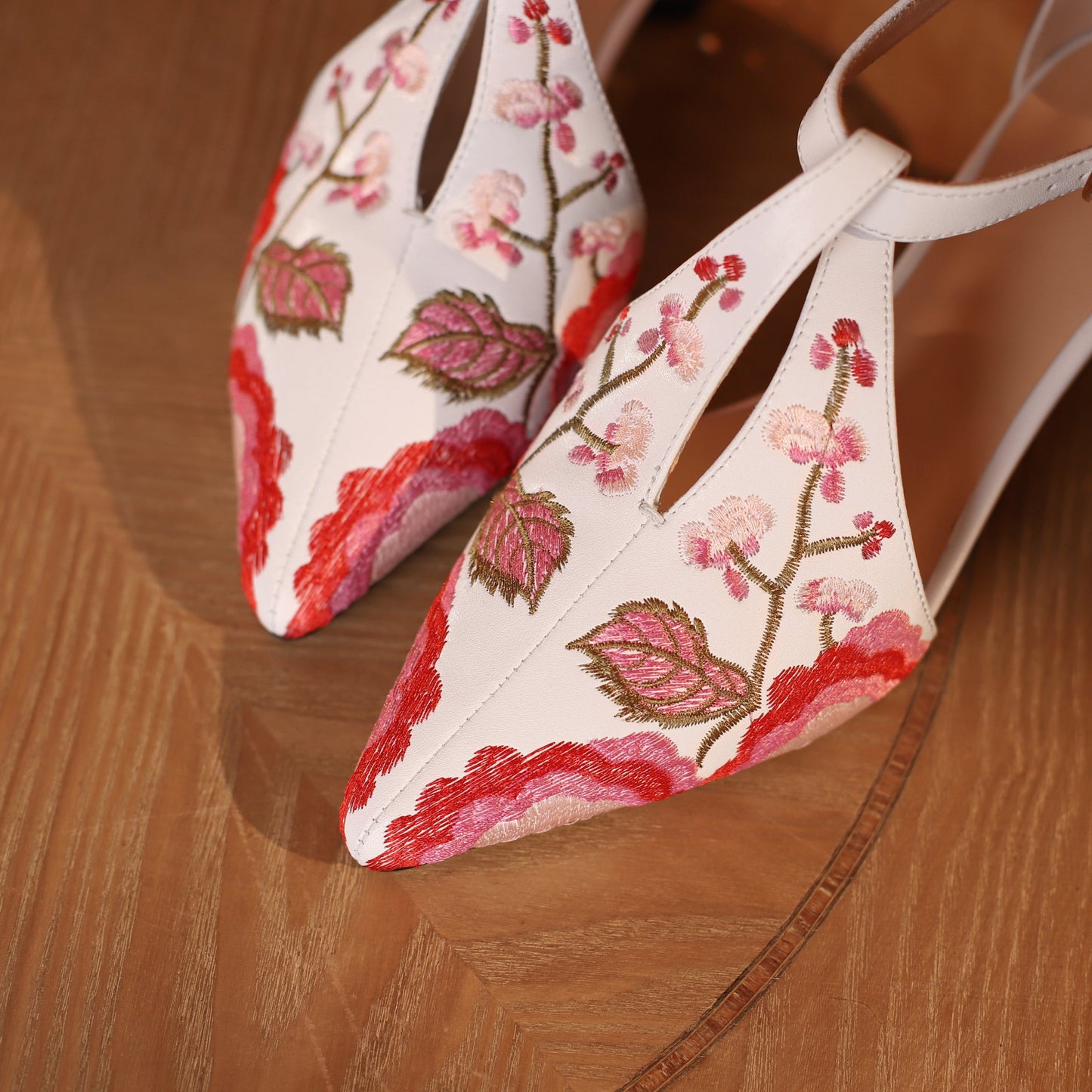 Nine Seven Women's Pointed Toe Emboidered Floral Print Genuine Leather Handmade Buckle Low Chunky Heel Sandal Pumps