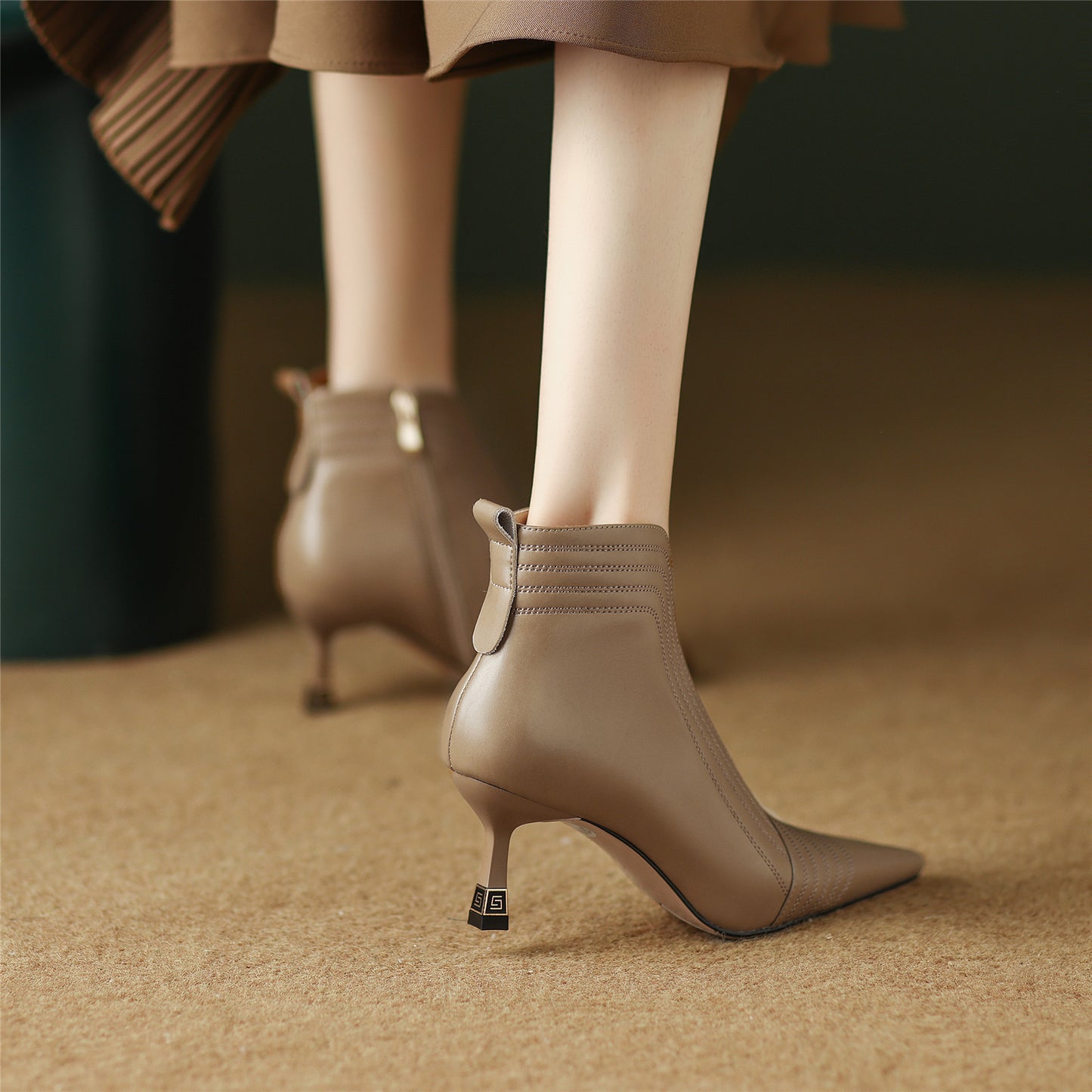 Nine Seven Women's Genuine Leather Handmade Side Zip Up Pointed Toe Ankle Boots