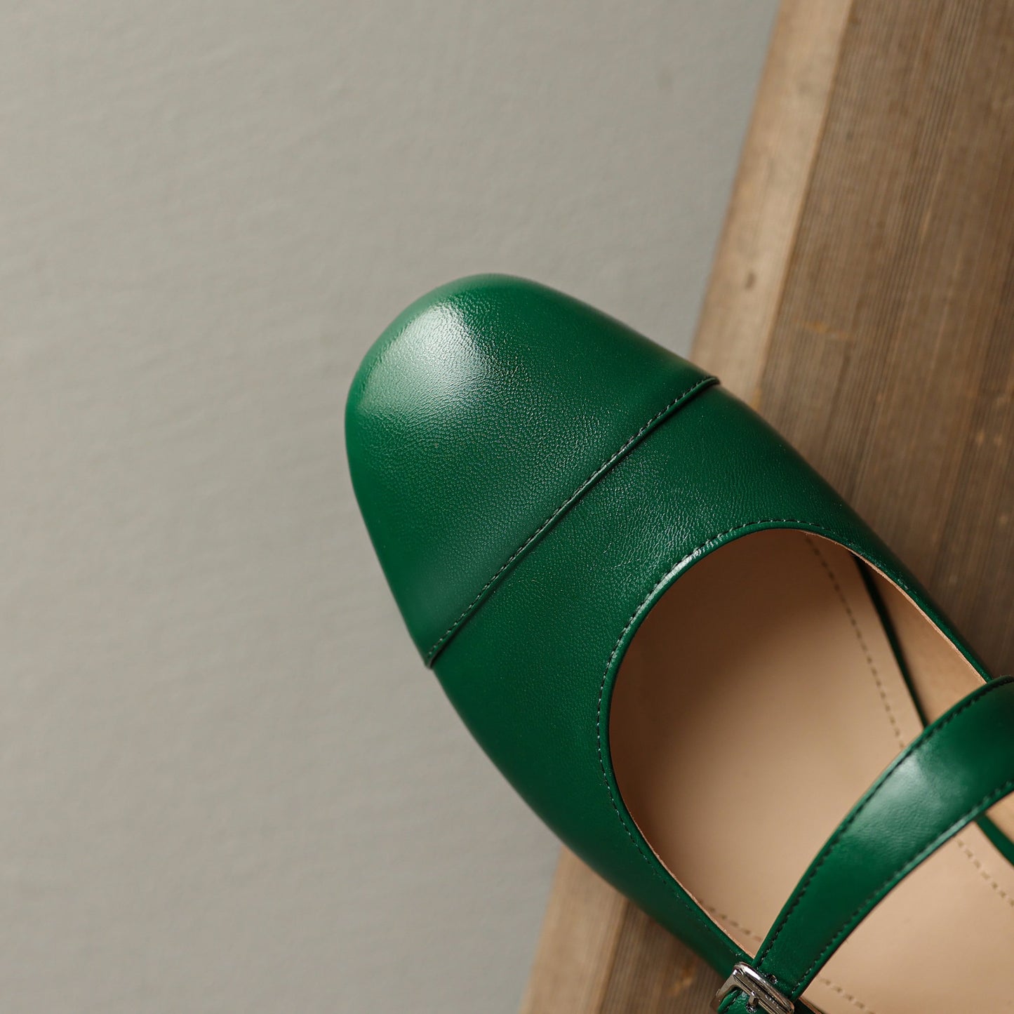 Nine Seven Handmade Genuine Leather Women's Round Toe Flat Modern Buckle Mary Jane Shoes