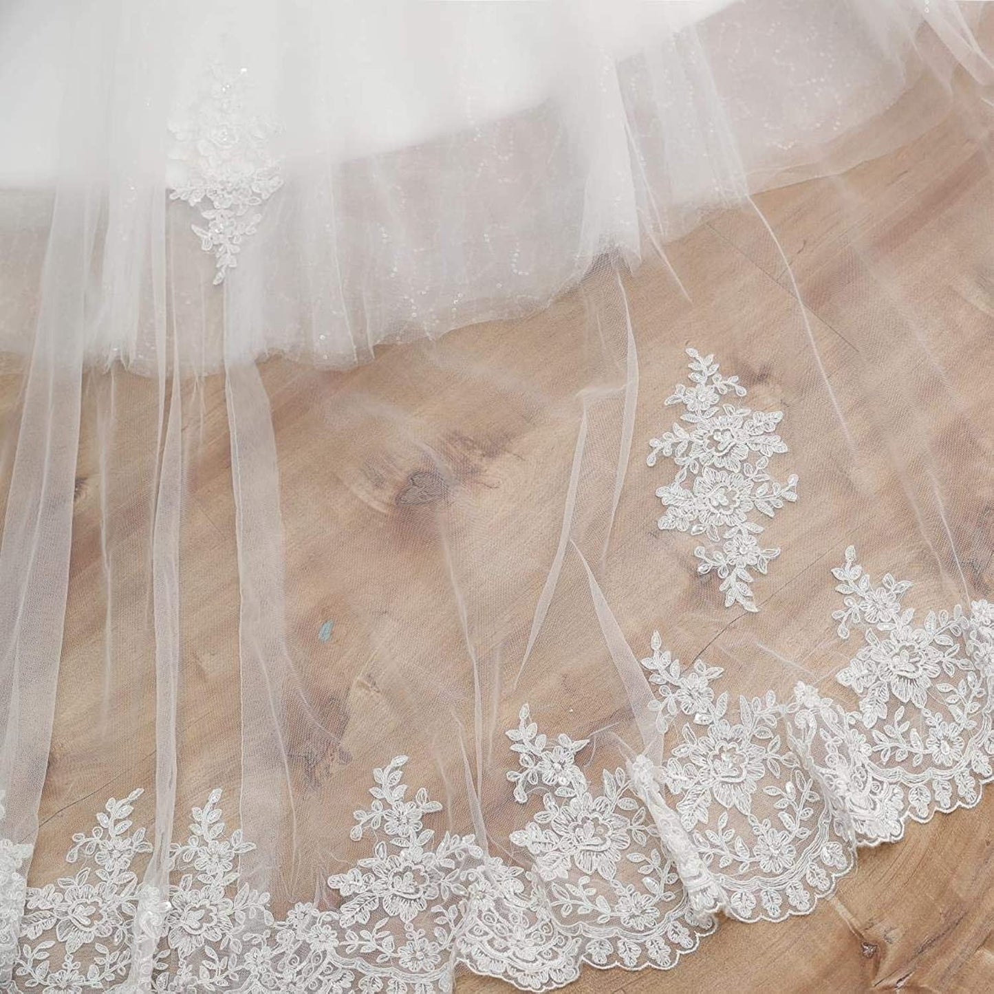 Nine Seven Appliques Lace Long Sleeves Ball Grown Princess Wedding Dress