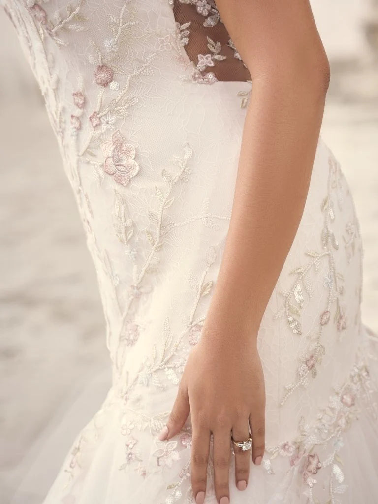 Nine Seven Straps Deep V-Neckline Appliques Embroidery Tulle V-Back Wedding Dress Customization