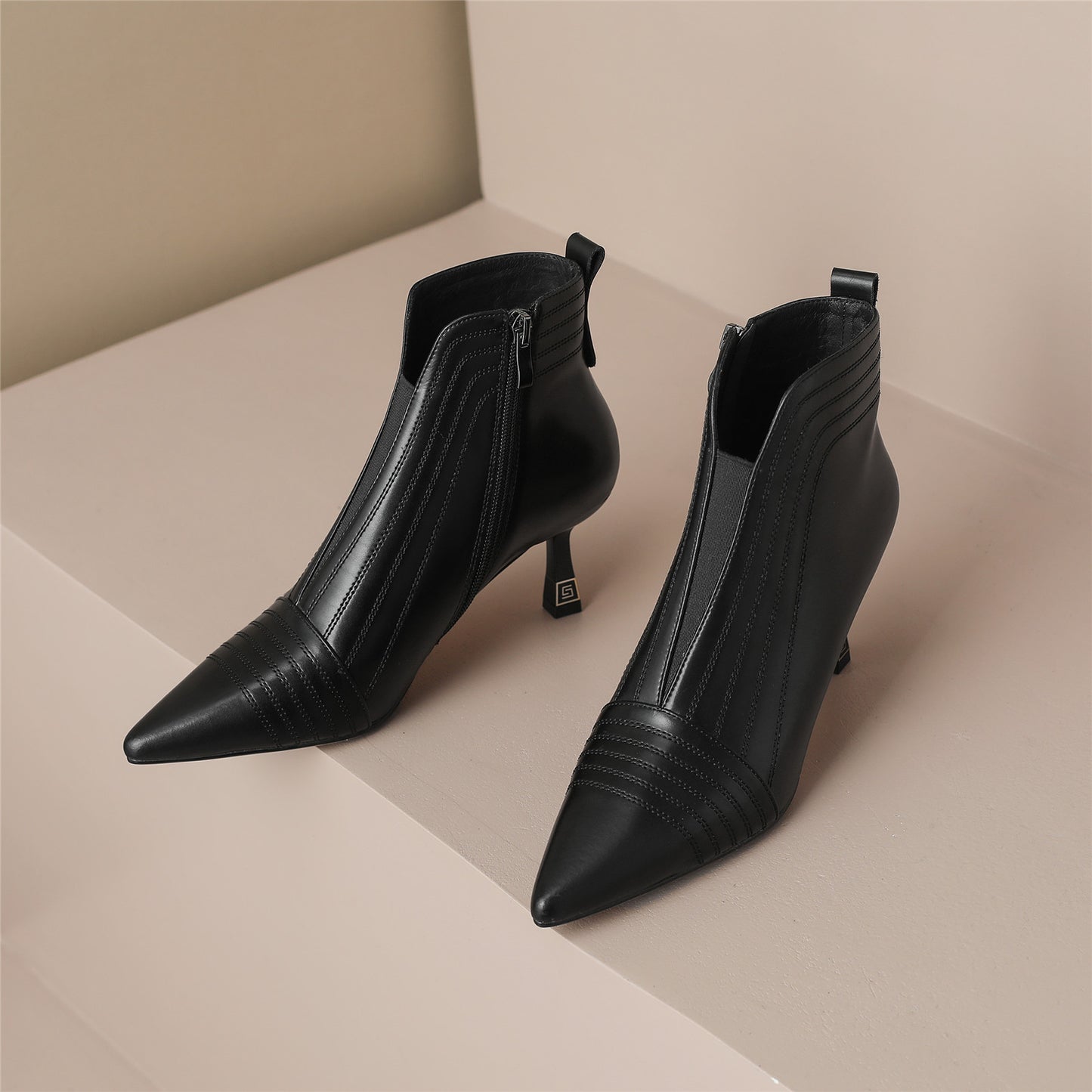 Nine Seven Women's Genuine Leather Handmade Side Zip Up Pointed Toe Ankle Boots