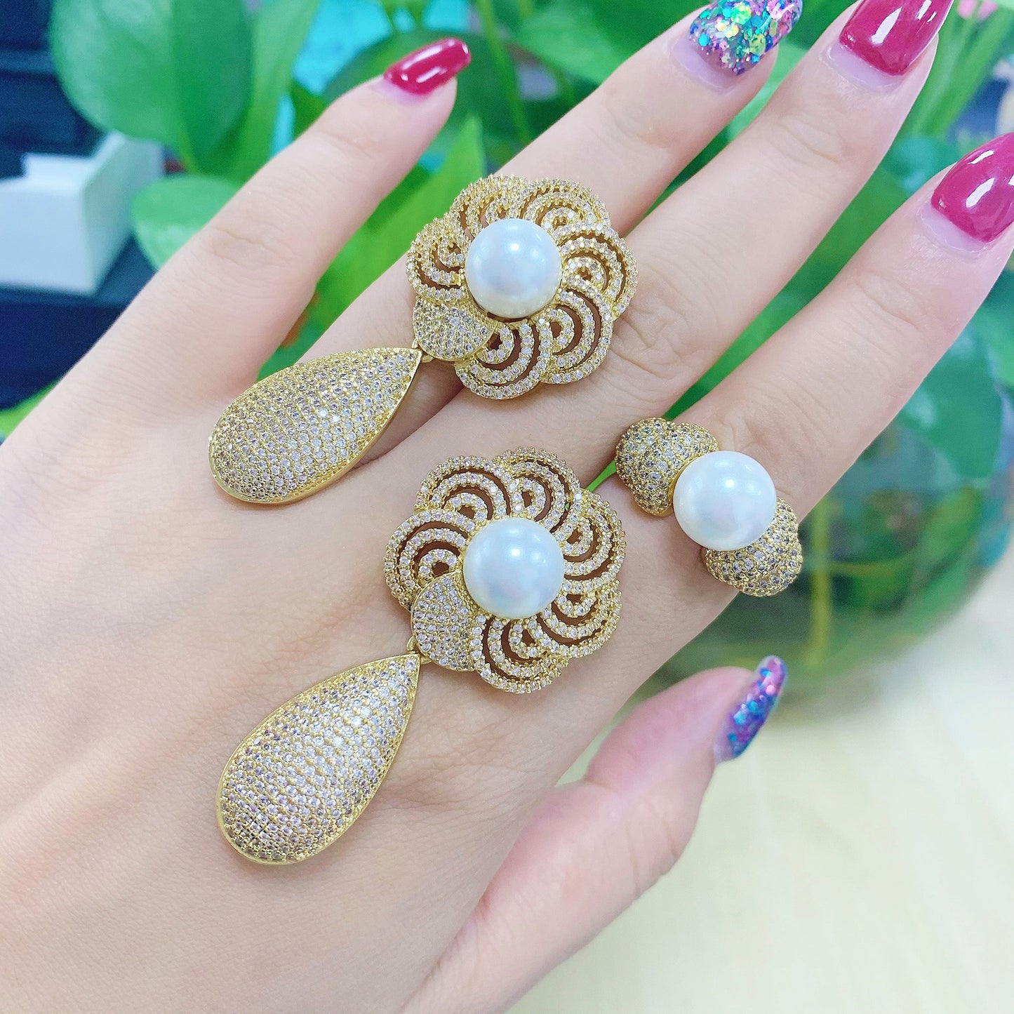 Glitter Earrings for Women Bright Rhinstone Waterdrop Pendant Earrings with Pearl Jewelry for Gifts