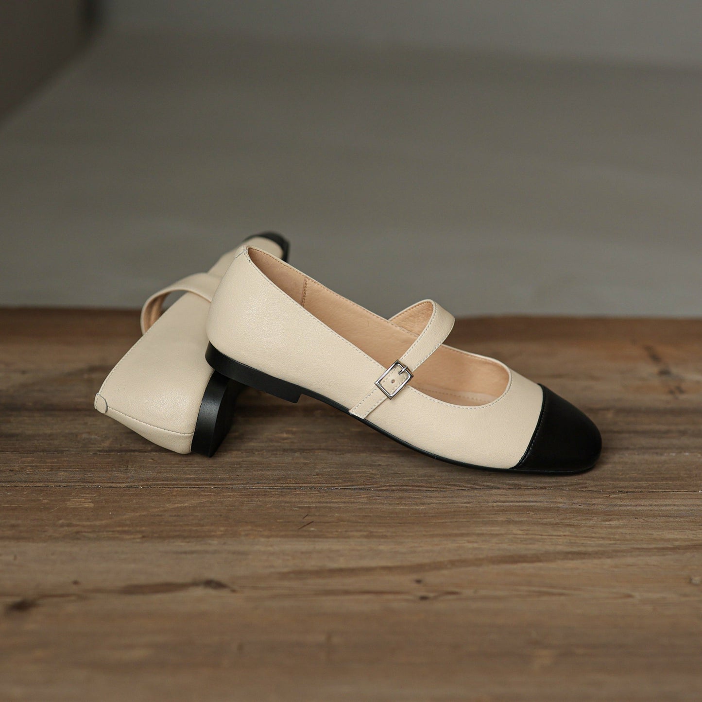 Nine Seven Handmade Genuine Leather Women's Round Toe Flat Modern Buckle Mary Jane Shoes