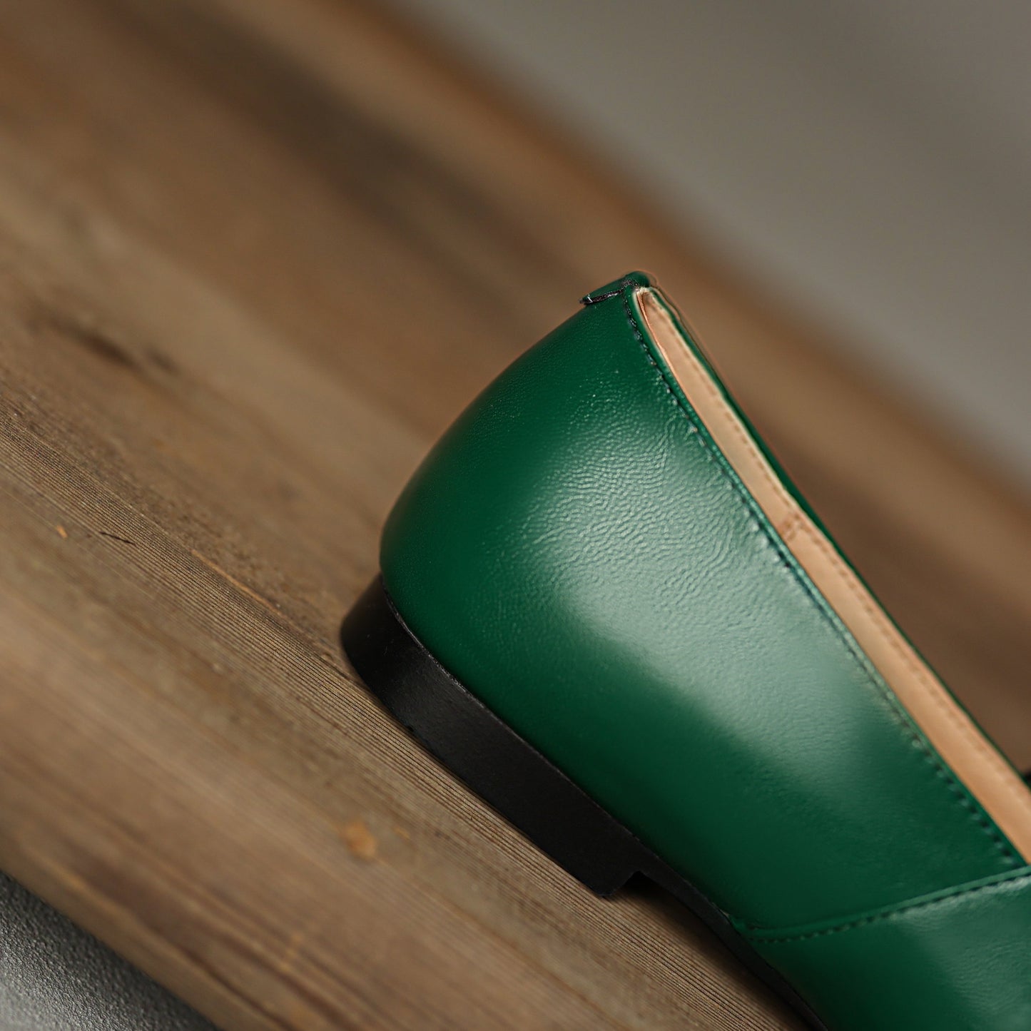 Nine Seven Handmade Genuine Leather Women's Round Toe Flat Modern Buckle Mary Jane Shoes