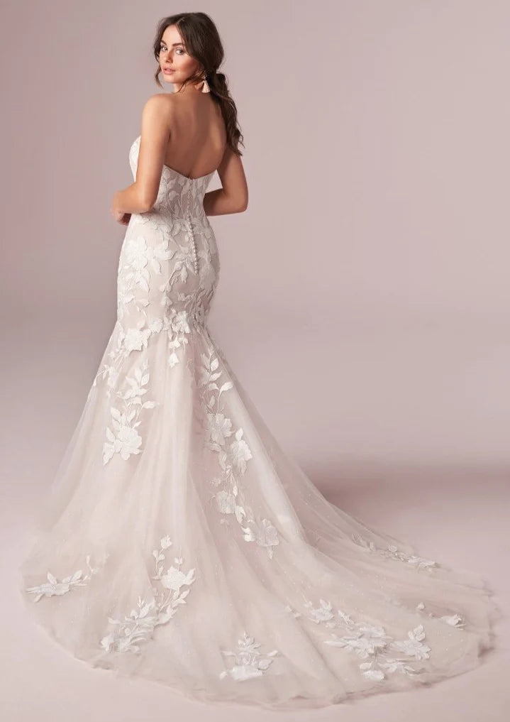 Nine Seven Appique Lace Plunging V-Neckline Strapless Bohemian Bridal Grown Mermaid Wedding Dress Customization