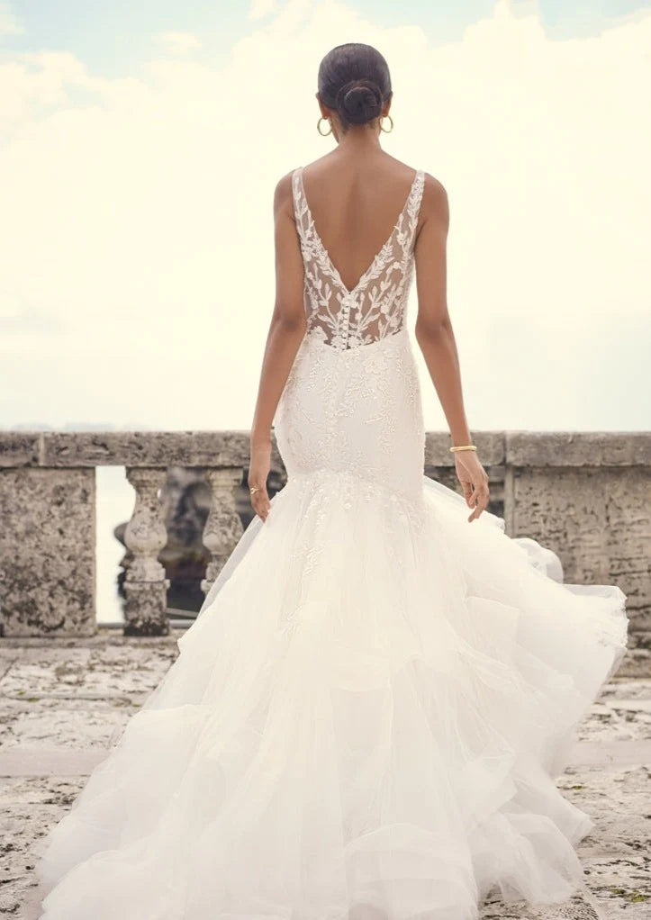 Nine Seven Straps Deep V-Neckline Appliques Embroidery Tulle V-Back Wedding Dress Customization
